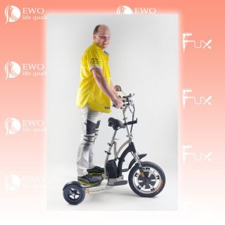 EWO life quality E-Rollator Lenker zum Körper gebogen